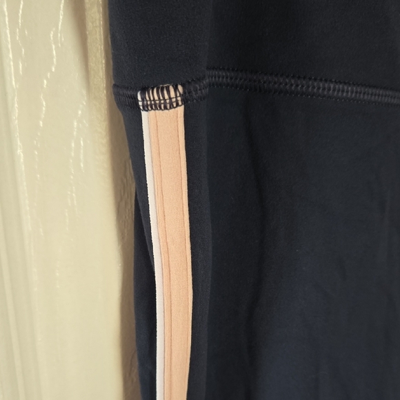 Athleta Ultra High Rise Elation Tight in Navy With Pink/White Stripe Size M - Picture 5 of 9